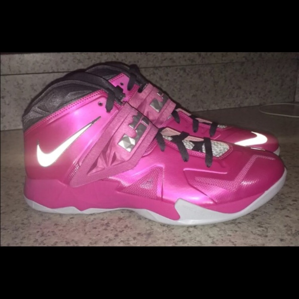 Nike Lebron Think Pink